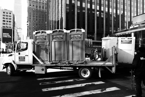 Best Porta potty delivery and setup  in Des Peres, MO